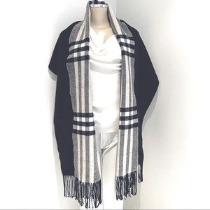 BURBERRY LONDON HELENE REVERSIBLE  2 POCKETS SCARF / WRAP.